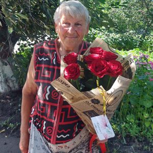 7 красных роз с конфетами Закарпатье фото