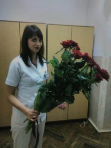 высокие красные розы в Ужгороде фото