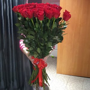 25 високих імпортних троянд в Ужгороді, Мукачево фото