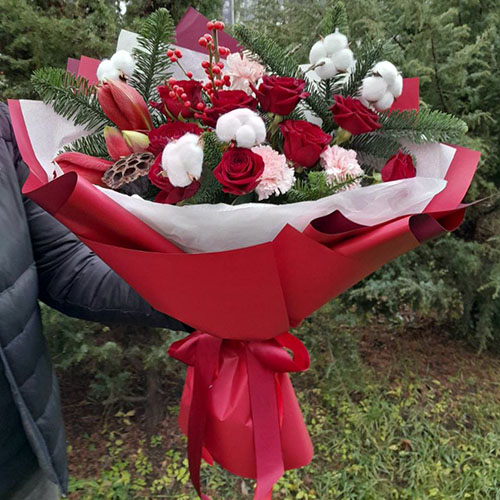 зимний букет с розами и хлопком фото