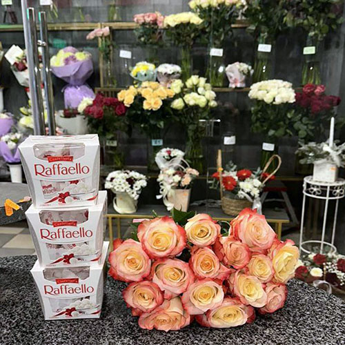 фото подарка - букет и конфеты